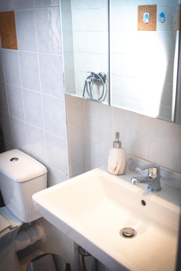 Emvi Apartments III Seaview Near Airport أرتيميدا المظهر الخارجي الصورة