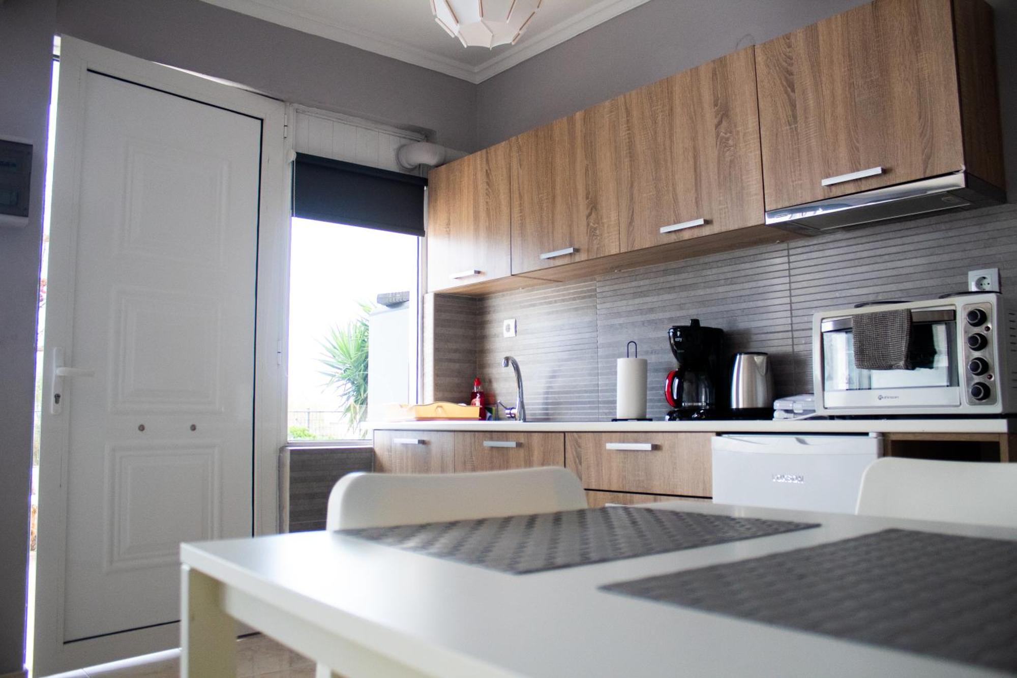 Emvi Apartments III Seaview Near Airport أرتيميدا الغرفة الصورة