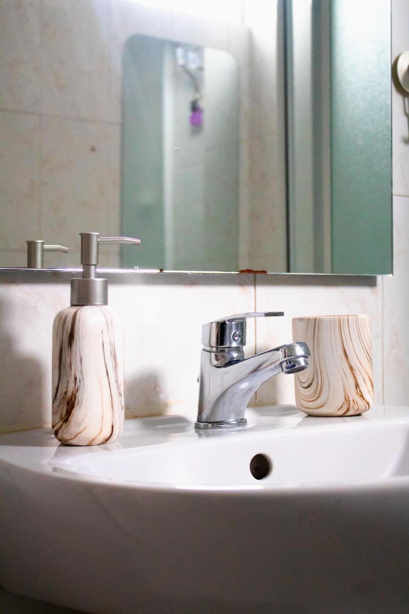 Emvi Apartments III Seaview Near Airport أرتيميدا الغرفة الصورة